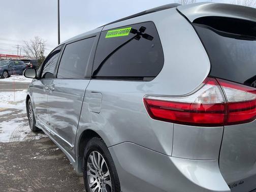 2019 Toyota Sienna XLE