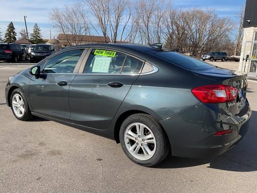 Gray 2017 Chevrolet Cruze LT