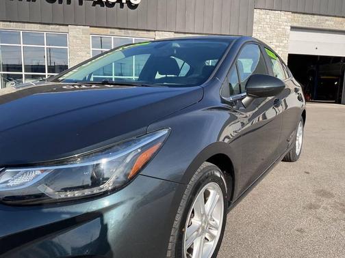 Gray 2017 Chevrolet Cruze LT