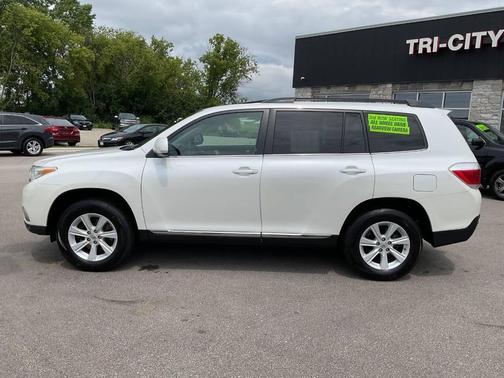 White 2012 Toyota Highlander SE