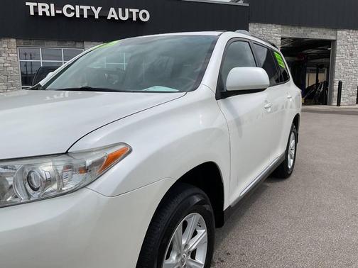 White 2012 Toyota Highlander SE