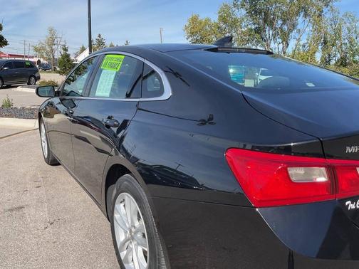 Mosaic Black Metallic 2018 Chevrolet Malibu LT