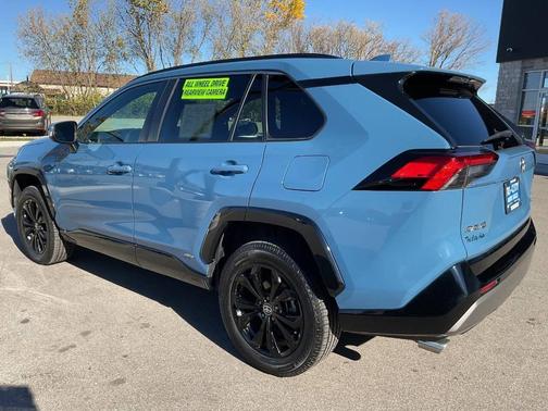 2022 Toyota RAV4 Hybrid SE