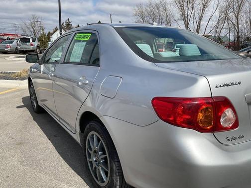 Classic Silver Metallic 2010 Toyota Corolla LE
