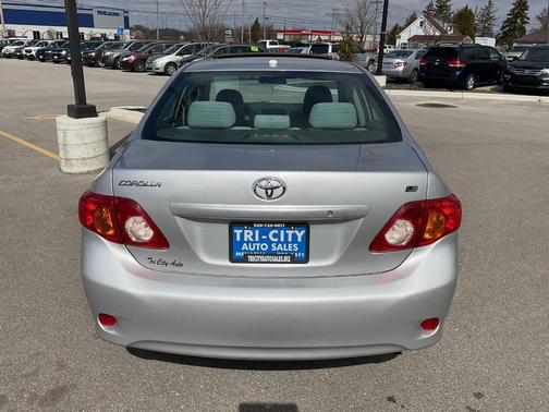 Classic Silver Metallic 2010 Toyota Corolla LE