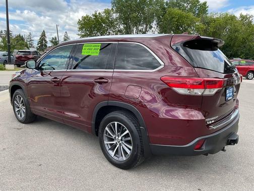 Burgundy 2017 Toyota Highlander XLE