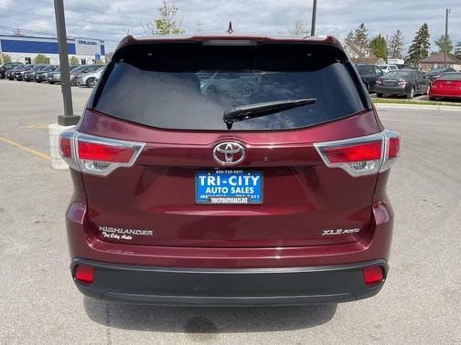 Burgundy 2015 Toyota Highlander XLE