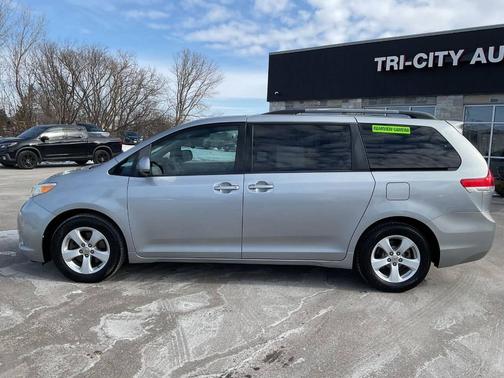 2011 Toyota Sienna LE