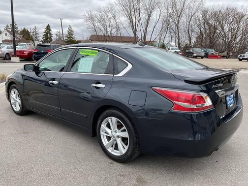 Storm 2015 Nissan Altima 2.5 SV