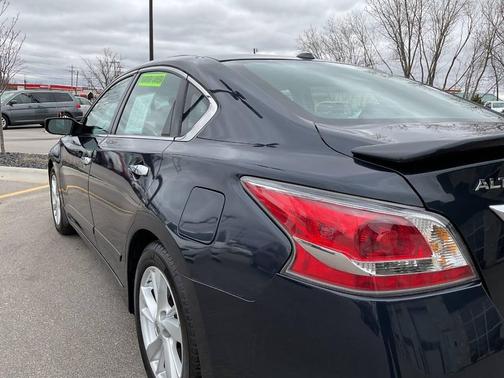 Storm 2015 Nissan Altima 2.5 SV