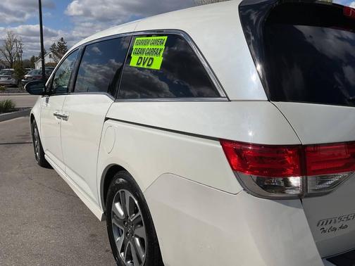 White Diamond Pearl 2014 Honda Odyssey Touring Elite