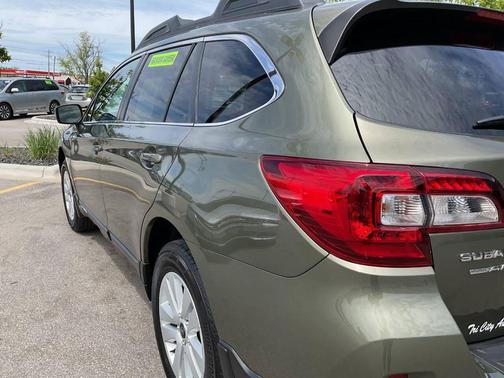 Wilderness Green Metallic 2015 Subaru Outback 2.5i Premium