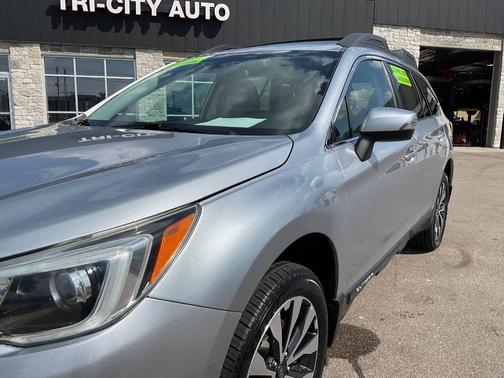 Ice Silver Metallic 2016 Subaru Outback 2.5i Limited