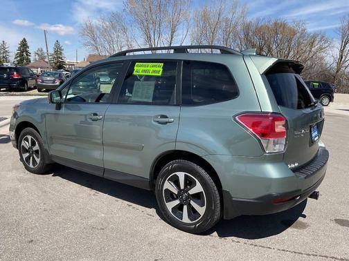 Jasmine Green Metallic 2018 Subaru Forester 2.5i Premium