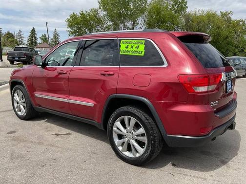 Brilliant Black Crystal Pearlcoat 2012 Jeep Grand Cherokee Laredo