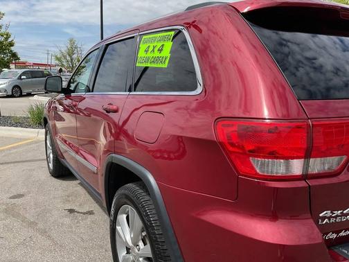 Brilliant Black Crystal Pearlcoat 2012 Jeep Grand Cherokee Laredo