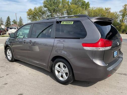 2011 Toyota Sienna LE