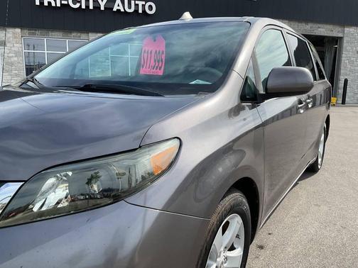 2011 Toyota Sienna LE