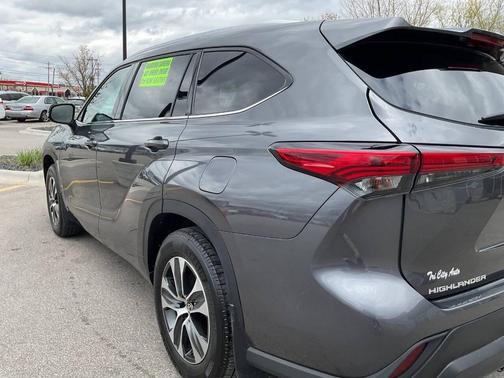Magnetic Gray Metallic 2021 Toyota Highlander XLE