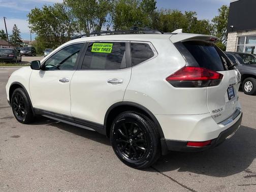 White 2017 Nissan Rogue SV