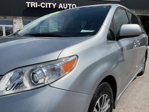 2019 Toyota Sienna XLE