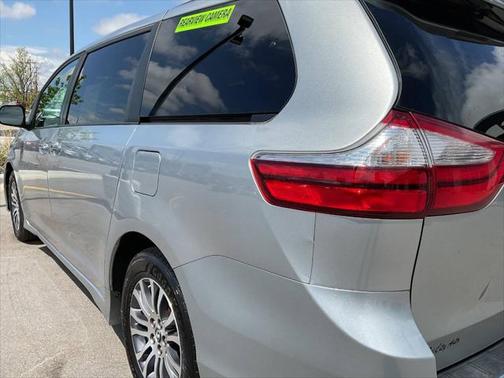 2019 Toyota Sienna XLE