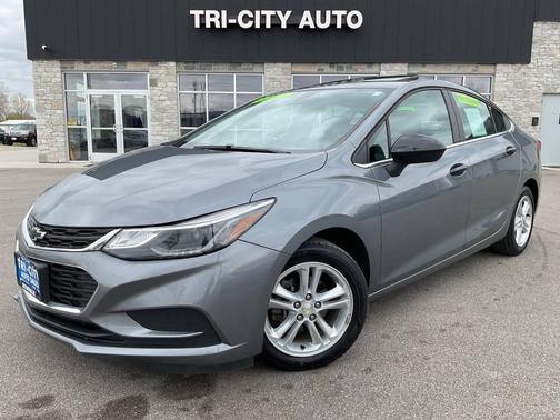 Gray 2018 Chevrolet Cruze LT