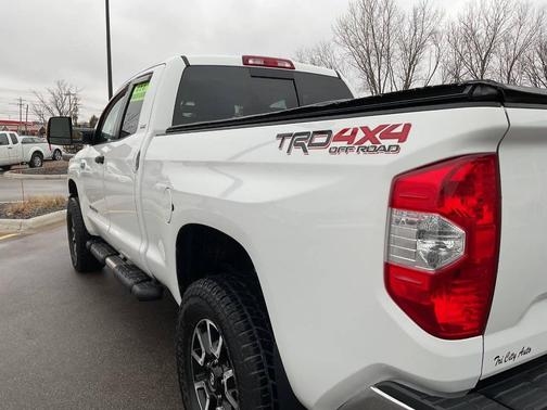 Super White 2017 Toyota Tundra SR5