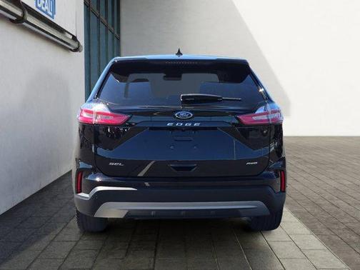 Agate Black Metallic 2024 Ford Edge SEL