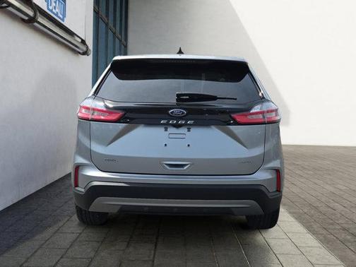 Iconic Silver Metallic 2023 Ford Edge SEL