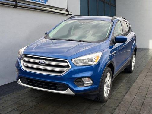 Lightning Blue Metallic 2017 Ford Escape SE