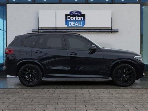 2022 BMW X5 M50i