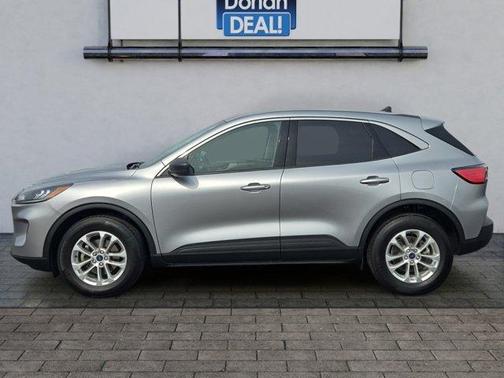 Iconic Silver Metallic 2022 Ford Escape SE