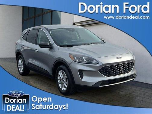 Iconic Silver Metallic 2022 Ford Escape SE