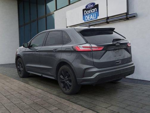 Carbonized Gray Metallic 2022 Ford Edge SE