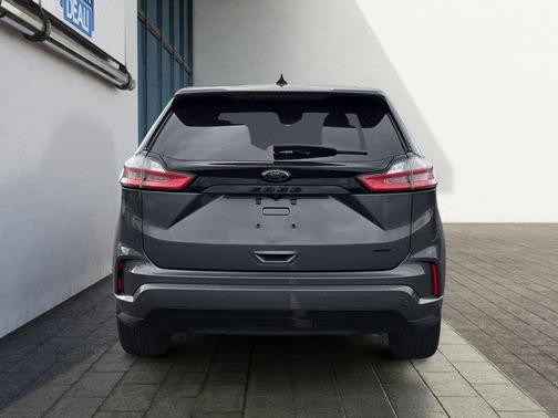 Carbonized Gray Metallic 2022 Ford Edge SE
