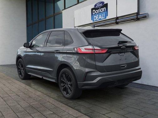 Carbonized Gray Metallic 2022 Ford Edge SE