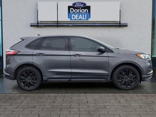 Carbonized Gray Metallic 2022 Ford Edge SE
