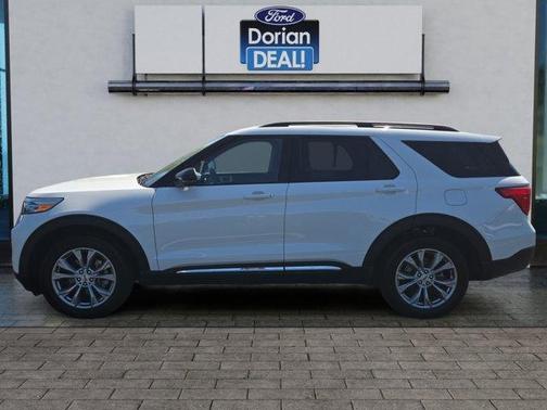 White 2023 Ford Explorer XLT