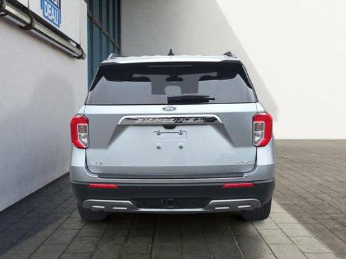 Iconic Silver Metallic 2023 Ford Explorer XLT