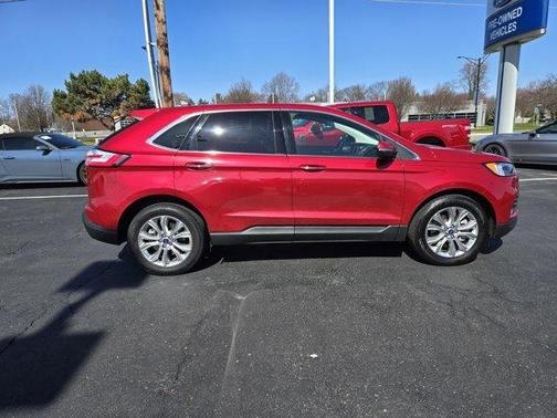 2022 Ford Edge Titanium