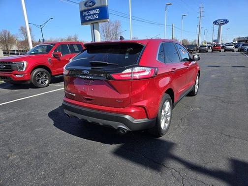 2022 Ford Edge Titanium