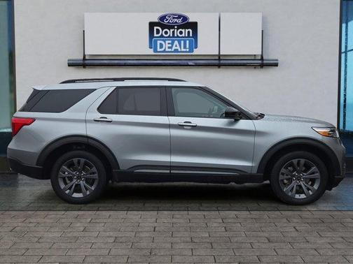 Iconic Silver Metallic 2023 Ford Explorer XLT