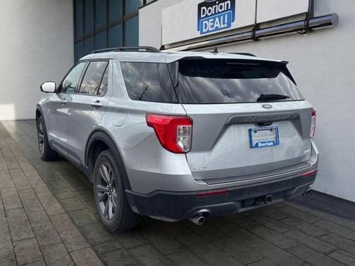 Iconic Silver Metallic 2023 Ford Explorer XLT