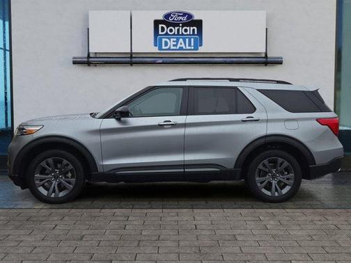 Iconic Silver Metallic 2023 Ford Explorer XLT
