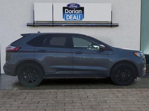 Black 2022 Ford Edge SEL