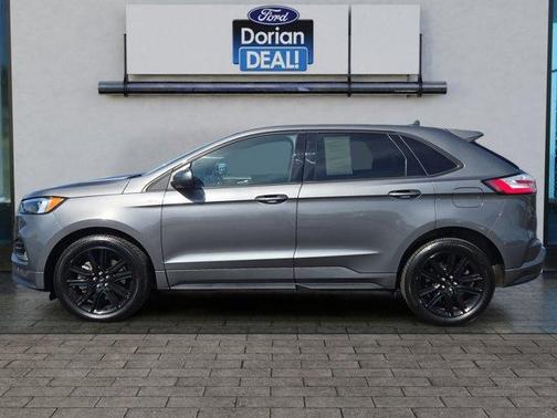 Black 2022 Ford Edge SEL