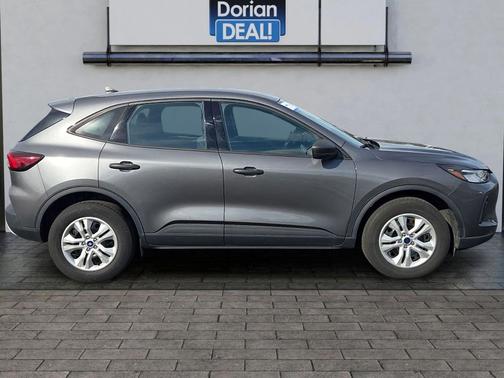 Carbonized Gray Metallic 2023 Ford Escape SE