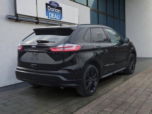 Agate Black Metallic 2023 Ford Edge SEL