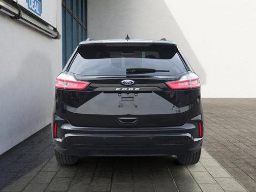 Agate Black Metallic 2023 Ford Edge SEL